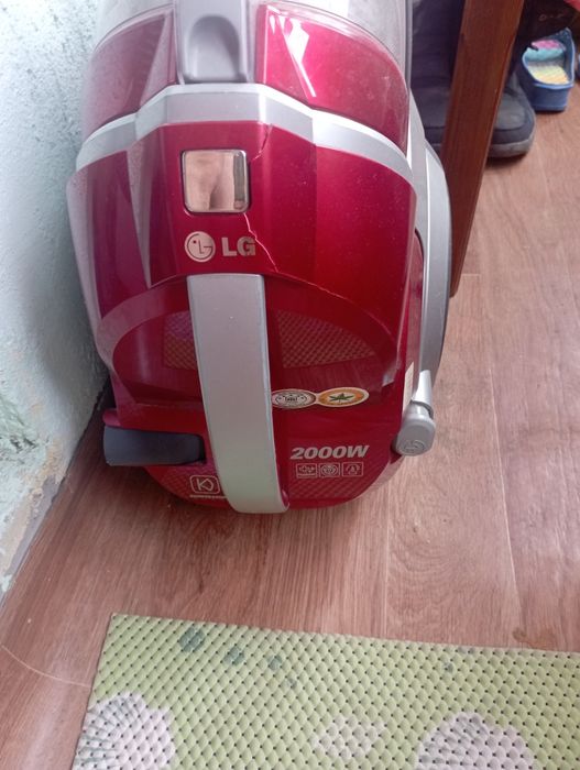 Продаем пылесос LG kompressor