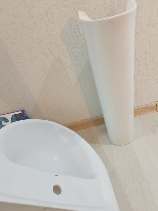 Раковина с пьедесталом