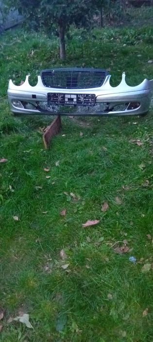 Vând spoiler + grilă mercedes w211 nfl defecte se văd în poze