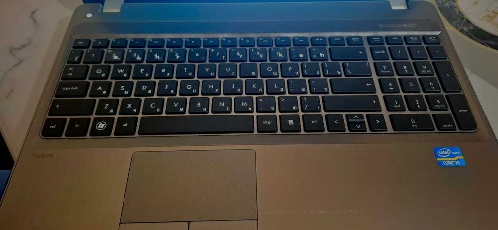 Ноутбук i3 почти тегін