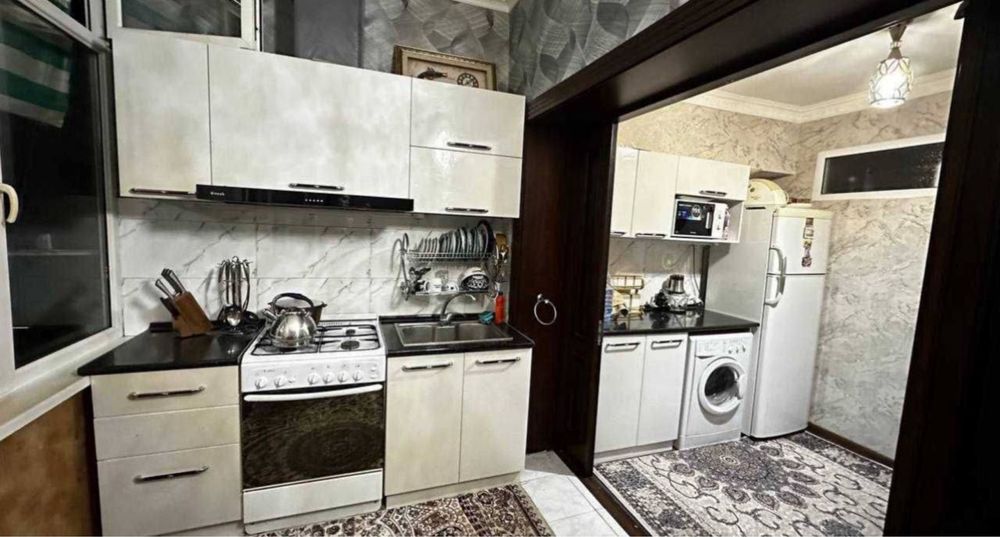 Шота Руставели 3/3/4 Срочно балкон-2/6 70квм