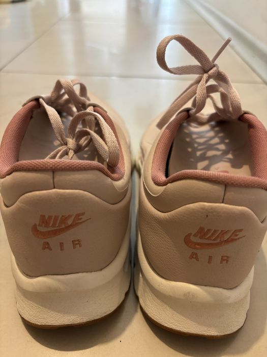 Маратонки NIKE Чисто нови