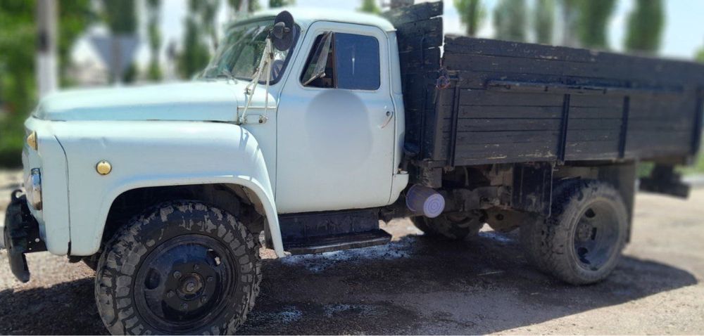 Газ 52 на ходу   .