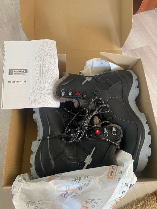 Продам зимнюю спец обувь