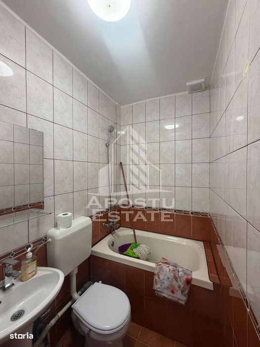 Garsoniera de vanzare, renovata , Zona Lipovei