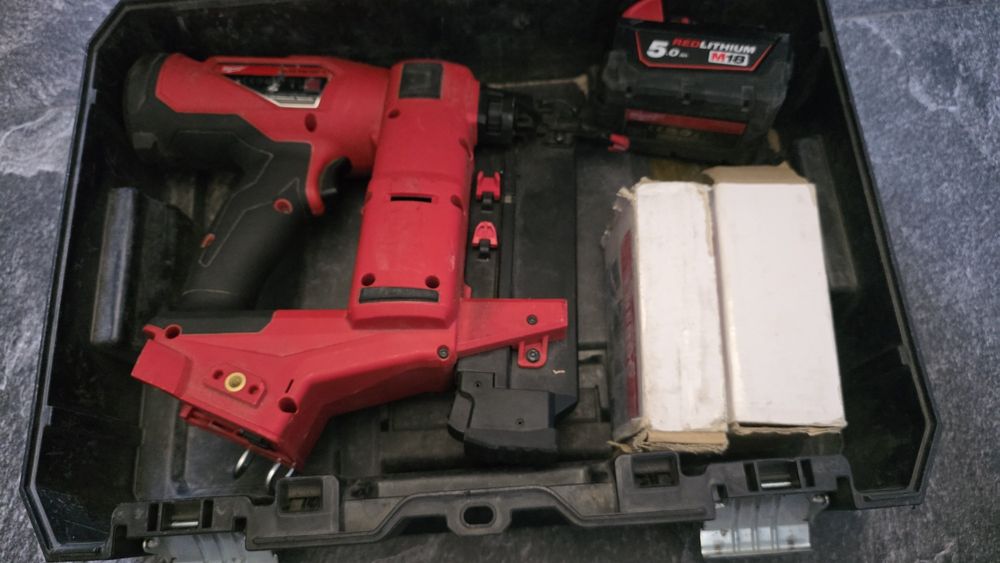 Se vinde Pistol cuie subțiri Milwaukee