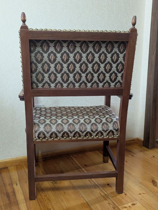 Продам старинное кресло