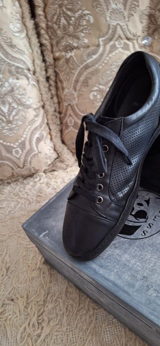 Продам туфли на мальчика 40 размер