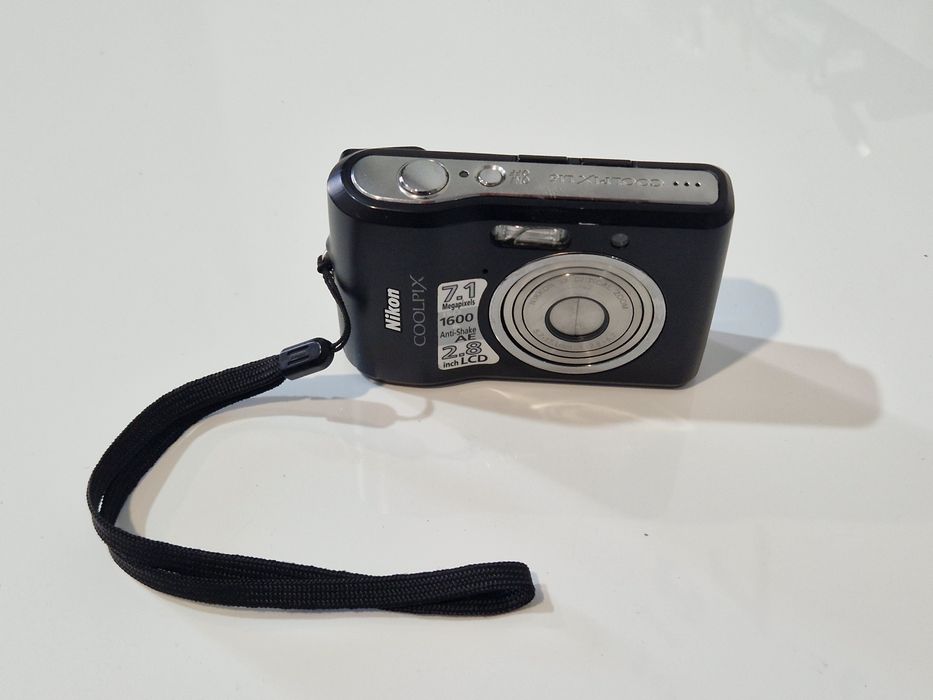 Aparat foto Nikon cu defecțiune la obiectiv. La pornire nu iese pana la capăt.