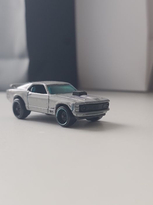 Продаю Машинки Хотвилс