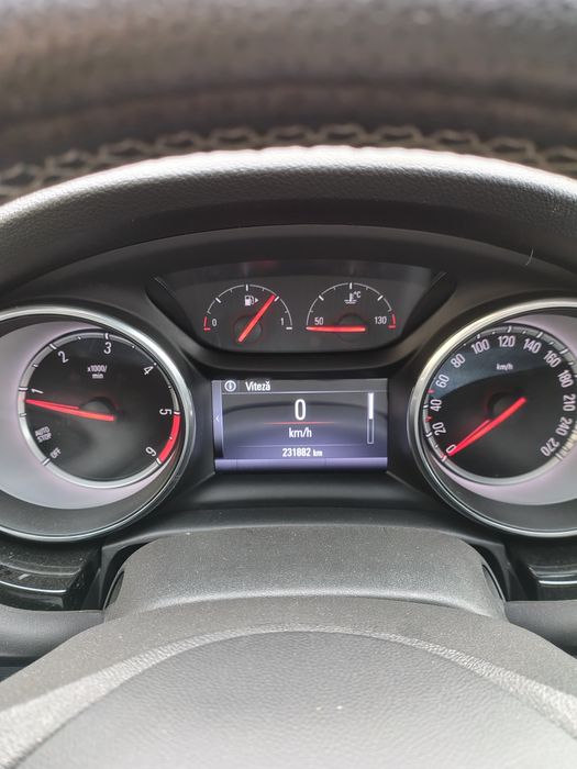 Vând sau schimb cu Zafira C pe benzină