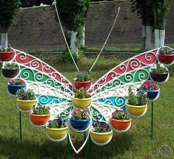 Оригинальные подставки под цветы.