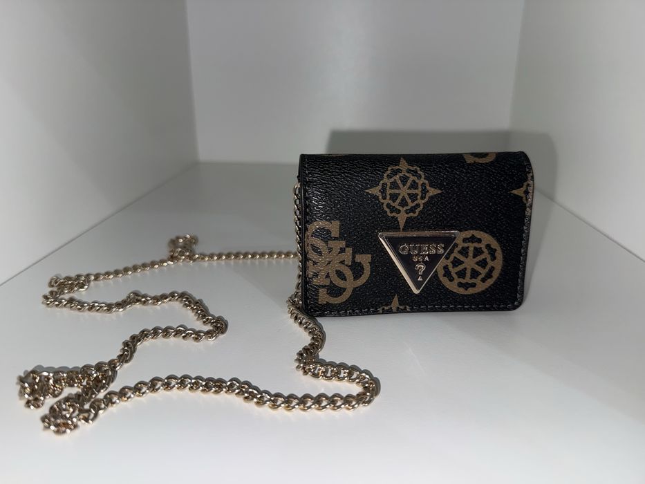 Дамски чанти Guess