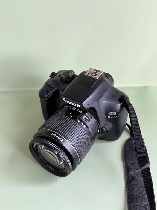 Зеркальный фотоаппарат Canon EOS 1300D