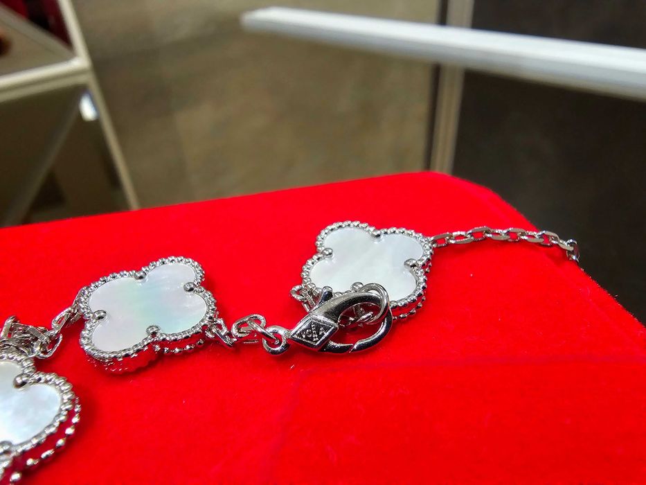 Van Cleef & Arpels VCA Silver Mother 20 Motifs Alhambra Дамско Колие