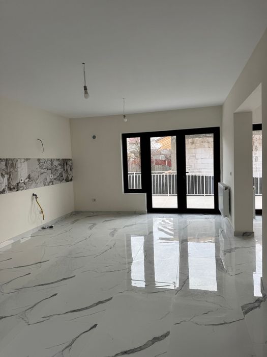 Casa de vanzare la 1,5 km de Letcani