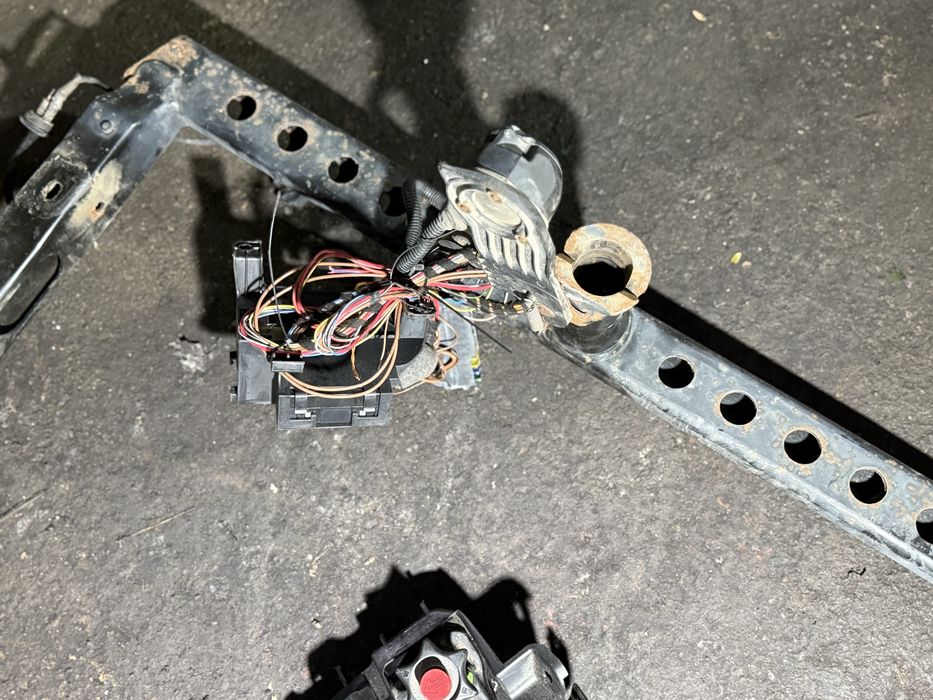 Audi A4 S4 B8 B8.5 Теглич комплект 8T0800491F