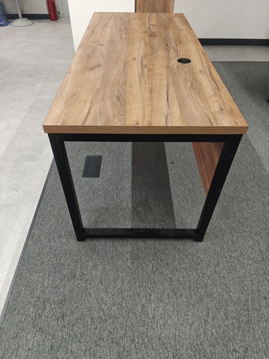 Продам стол офисный