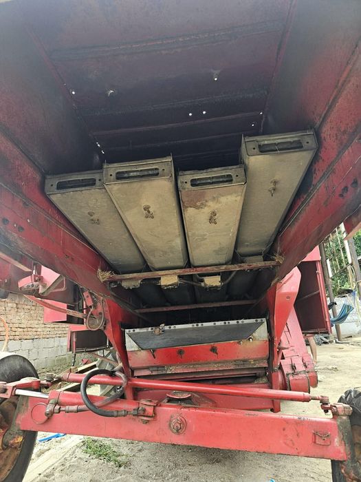 Vând combina Massey Ferguson