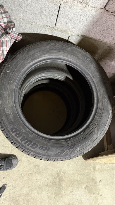 Резина зима 215/60/16.