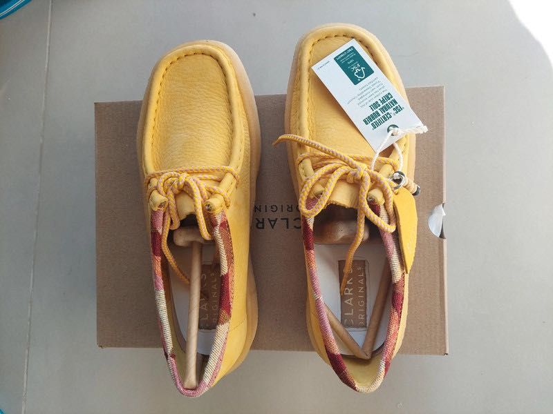 НОВО! Дамски обувки тип Wallabees Limited Edition Clarks Жълто