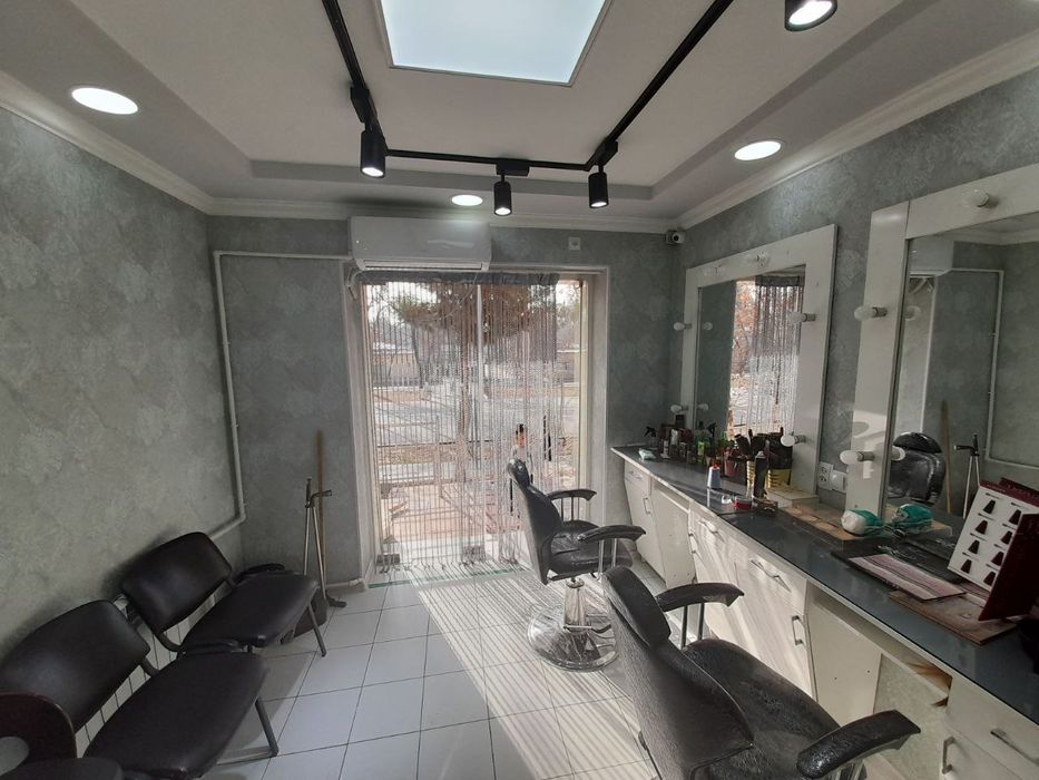 Чиланзар 22кв вдоль дороги сдается помещение