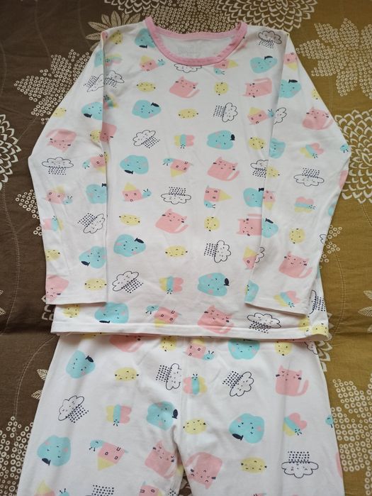 Продавам детска пижама
