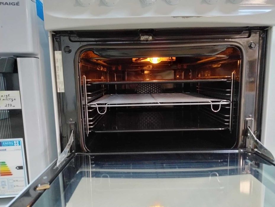 Готварска печка с керамични котлони Electrolux voss