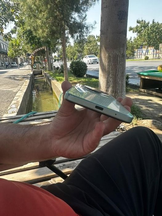 Redmi a3x sotiladi srochni dakument karopka bor xotirasi 64gb holati i