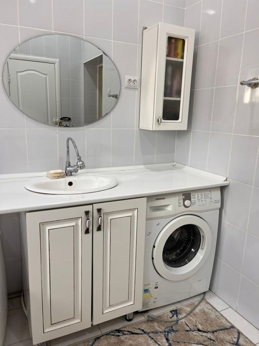 Продается шкаф для ванны с мойкой