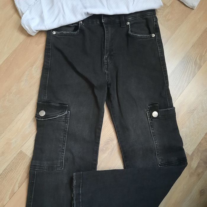 Vind cămașă și blugi în stare foarte buna