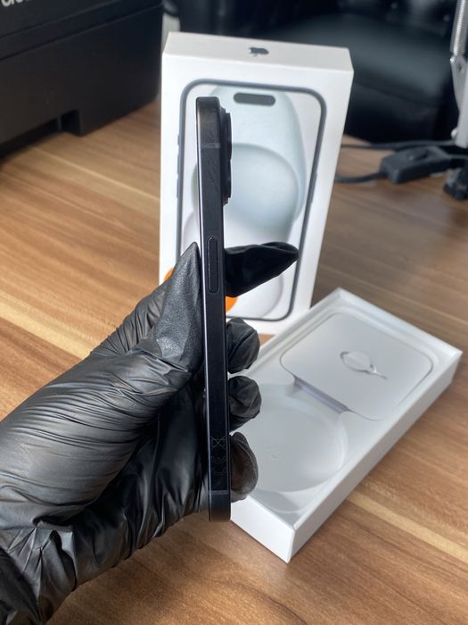 iPhone 15• 128 GB • Black