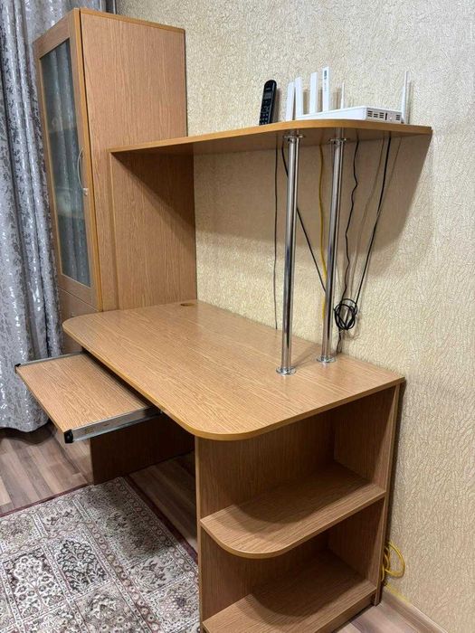 Продается компьютерный стол.