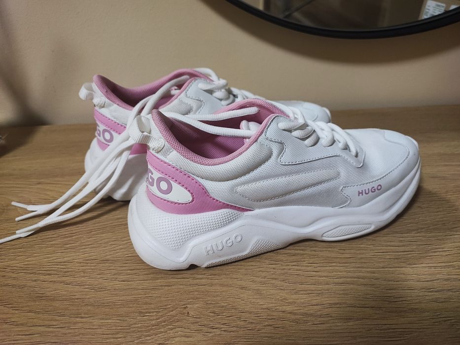 Маратонки на Hugo