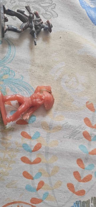 Cowboy si indieni romanesti, perioada comunista,figurina plastic