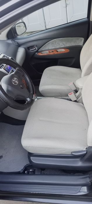 Срочно Toyota Yaris 2007 года.