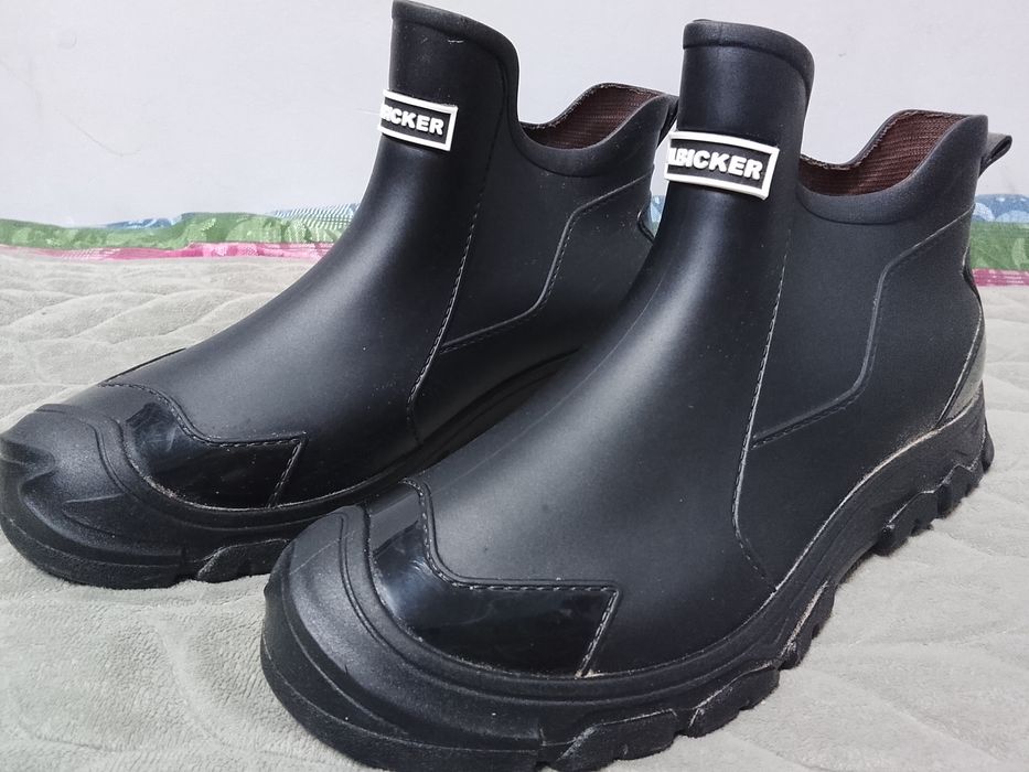 Новые галоши продам.