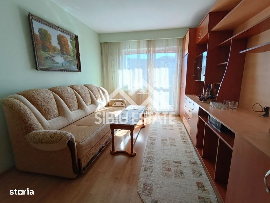 Apartament de vanzare cu 3 camere, decomandat - Valea Aurie