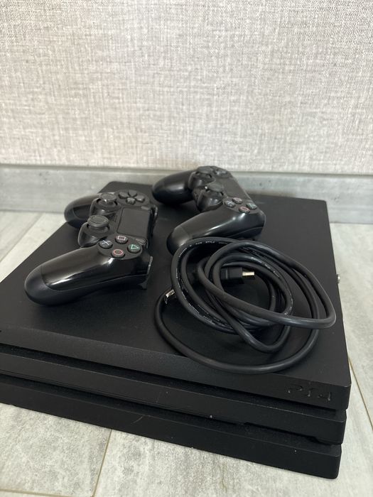Продам игровую приставку sonyplaystation 4 pro оригинал