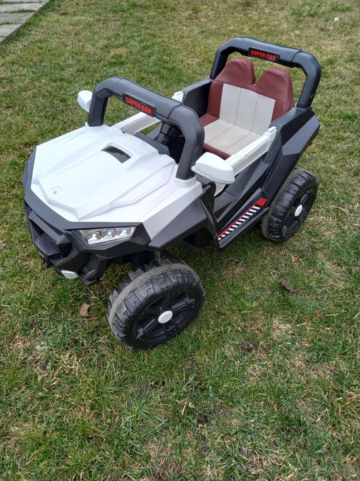 Mașină electrică pentru copii.