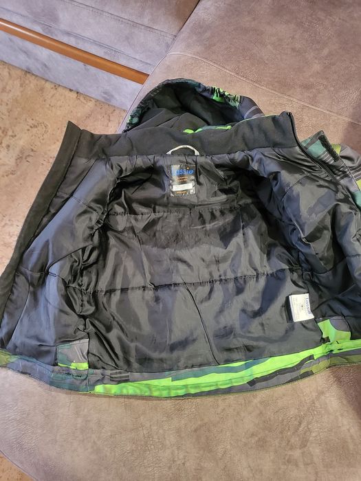 Продам куртку на весну