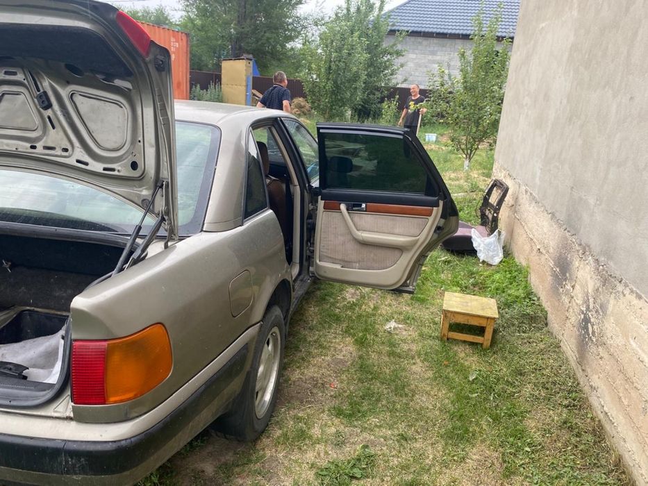 Срочно продам машину Audi C4