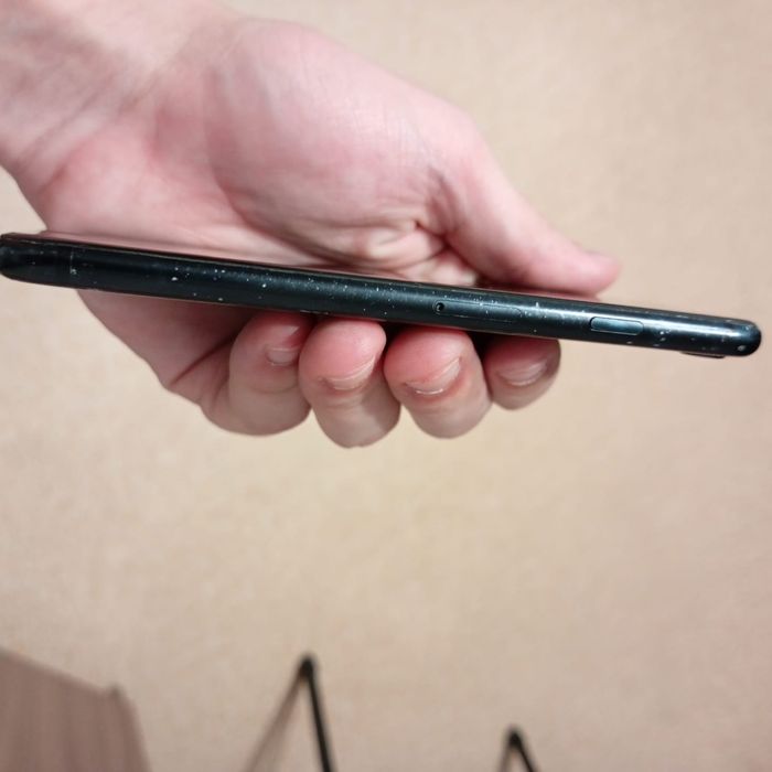 Продам Iphone se 2020