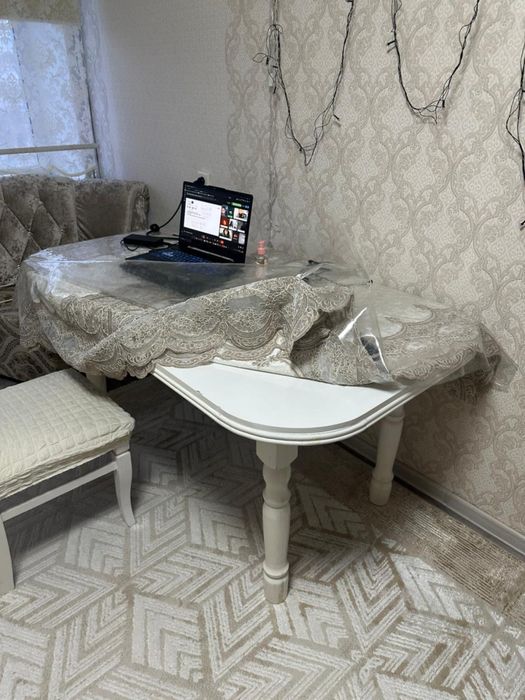 Продам стол для гостиной