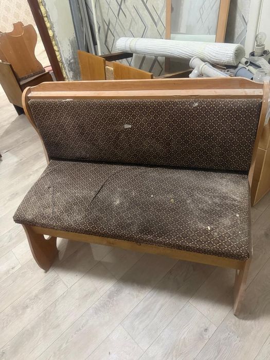 Продам столы тумбочку мягкая лавочка)