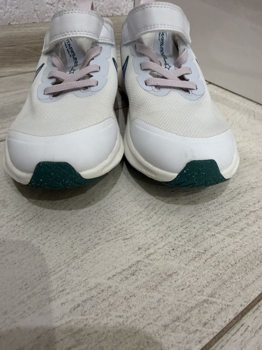Дестски маратонки Nike