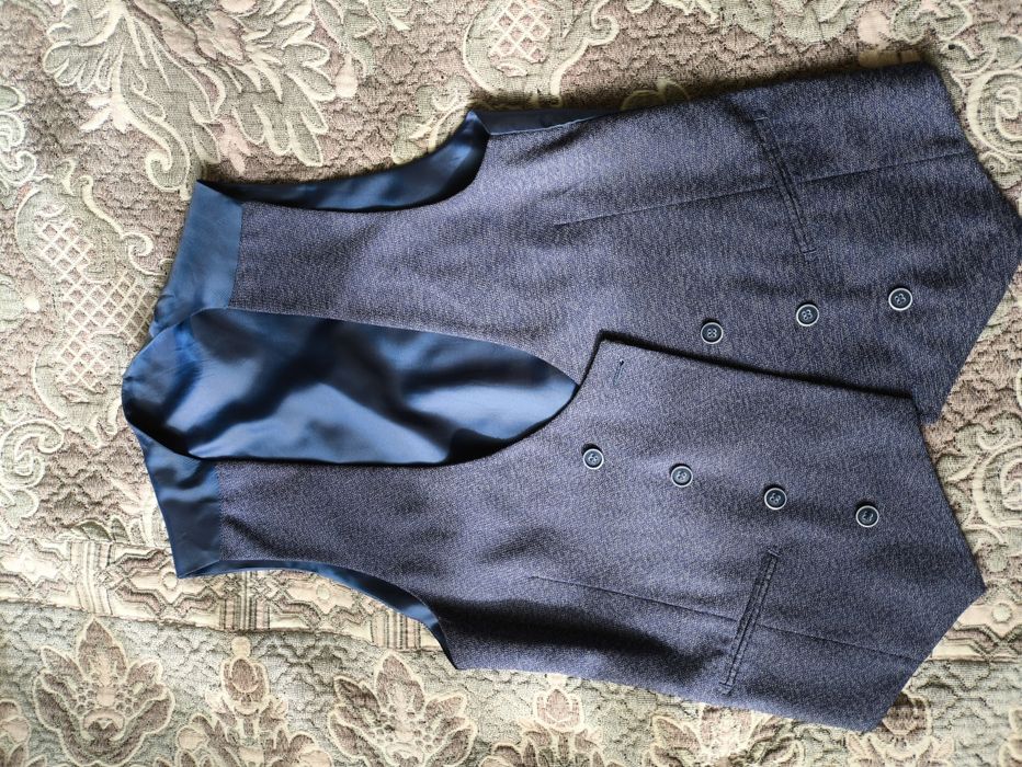 Продам костюм тройку