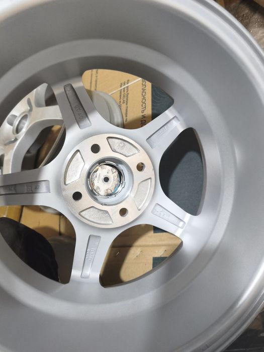 Продам 1 легкосплавный диск 4*100 R14