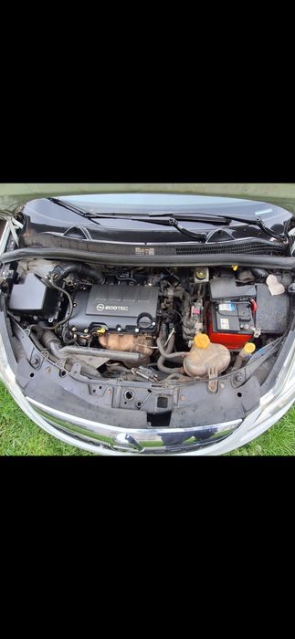 Vând Opel Corsa,an 2011 -motor defect