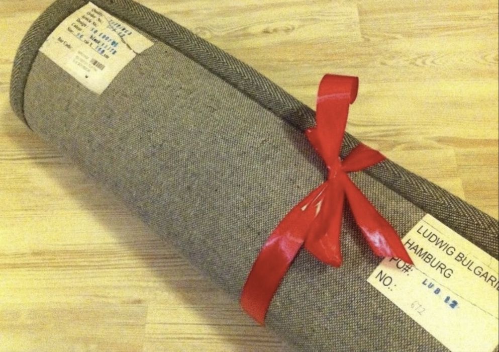 Голяма ракла за съхранение и Килим